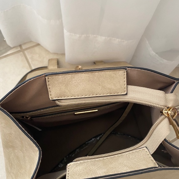 Backpack - Picture 4 of 4